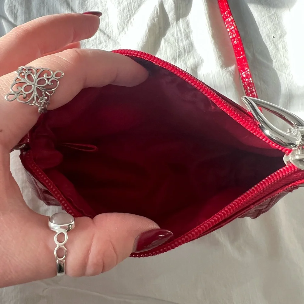 red faux leather heart purse - Picture 3 of 3